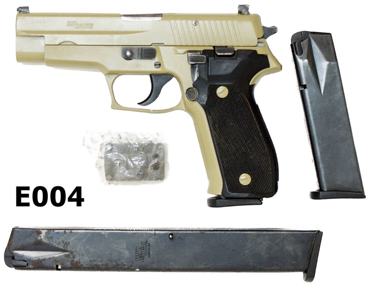 Auc82-Unsold-E004-9mmp Sig-Sauer P226 Tan Pistol+ 2 x Spare Magazines