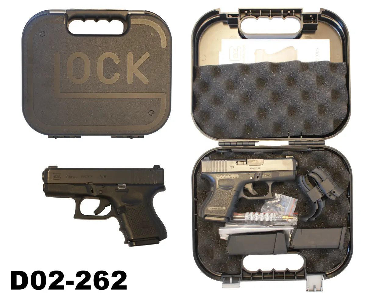 104-D02-262 9mmp Glock Model 26 Sub-compact Pistol - Cased & Accesories